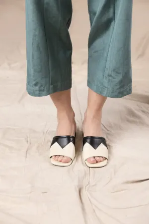 Piranha Slides - Butter/Black